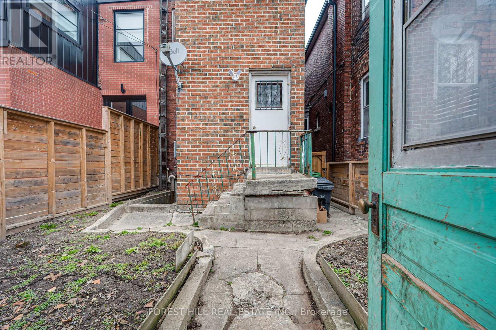 33 Hounslow Heath Road, Toronto, Ontario  M6N 1G7 - Photo 26 - W12197431