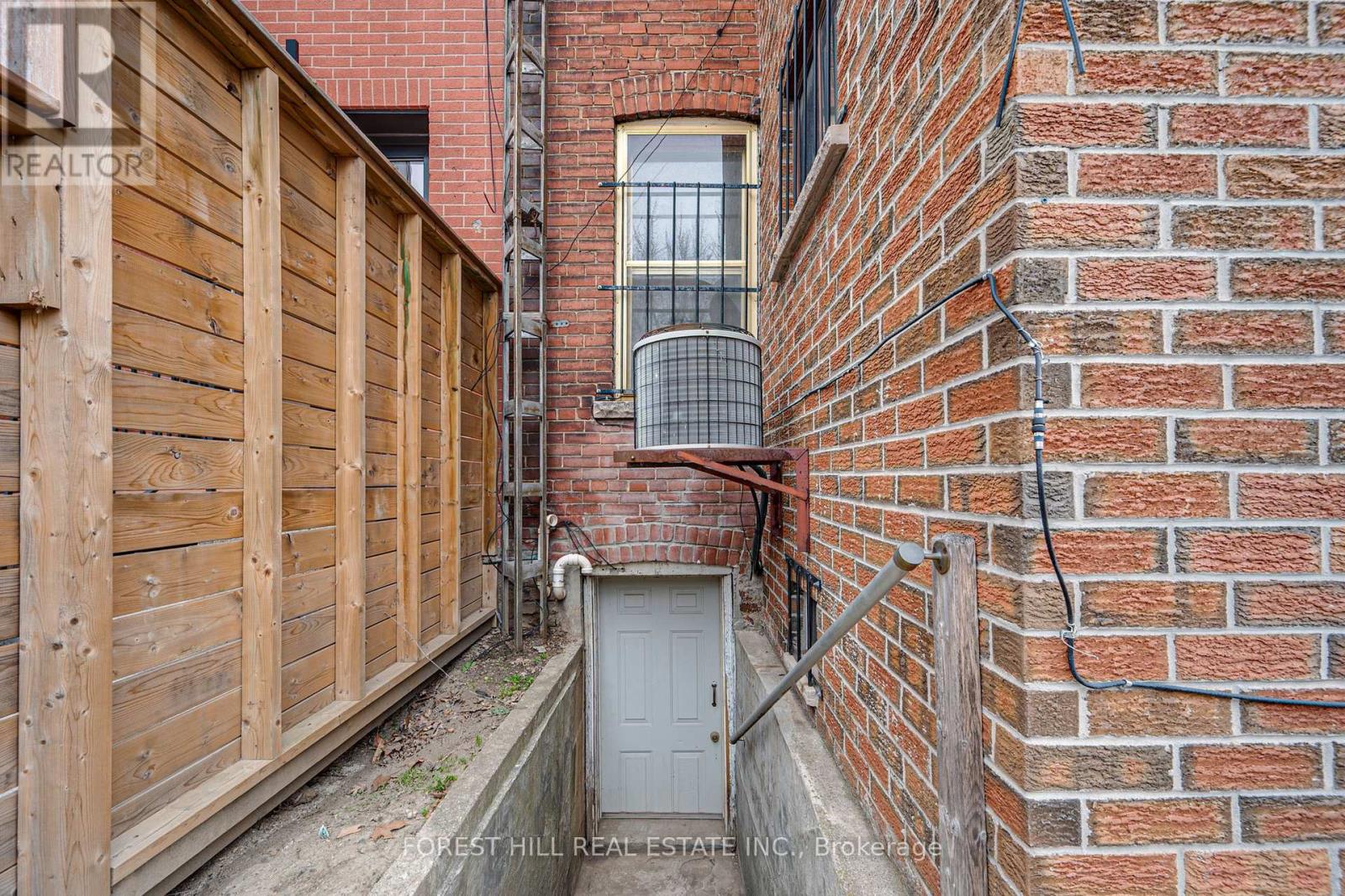 33 Hounslow Heath Road, Toronto, Ontario  M6N 1G7 - Photo 28 - W12197431