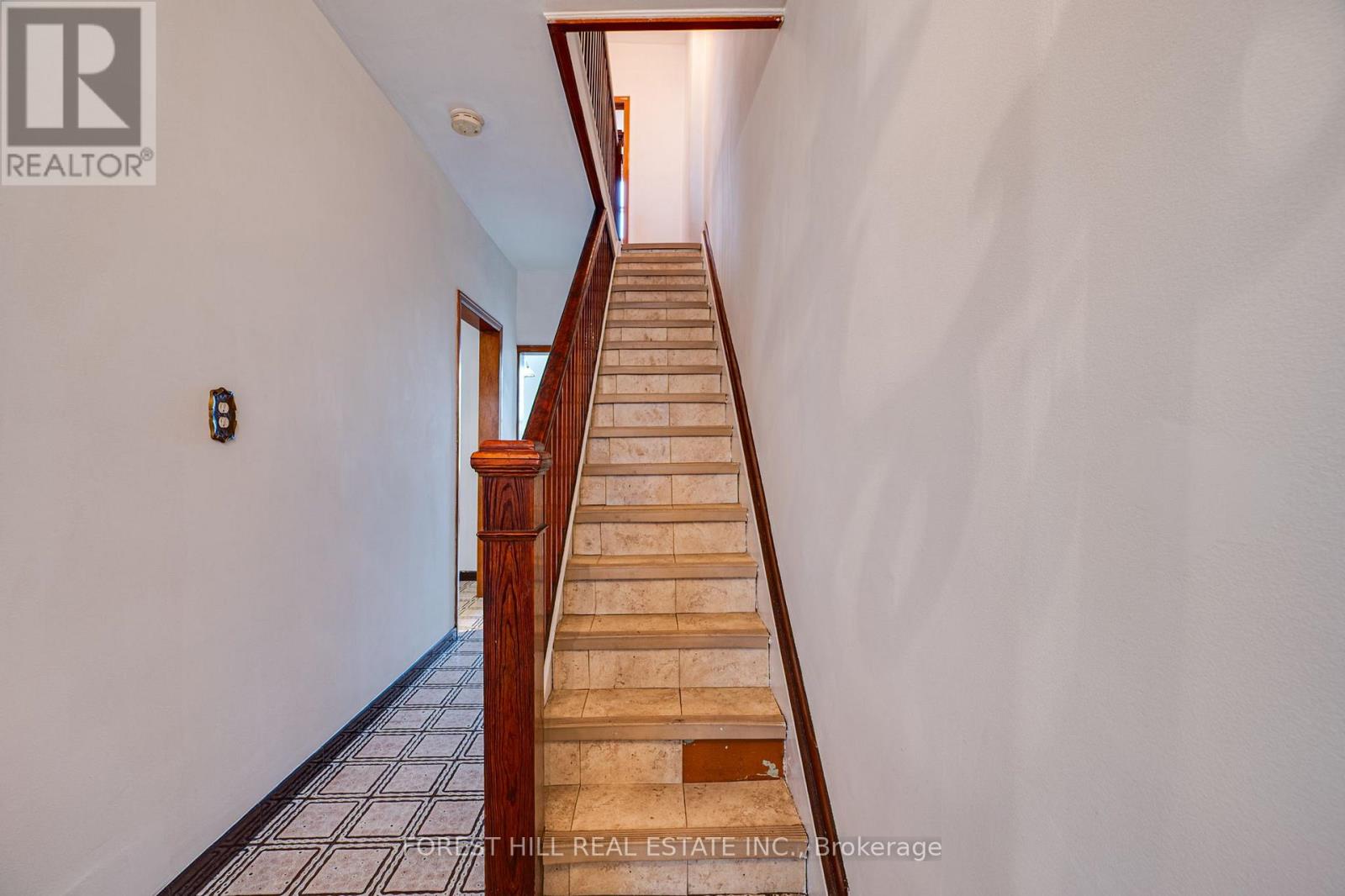 33 Hounslow Heath Road, Toronto, Ontario  M6N 1G7 - Photo 5 - W12197431