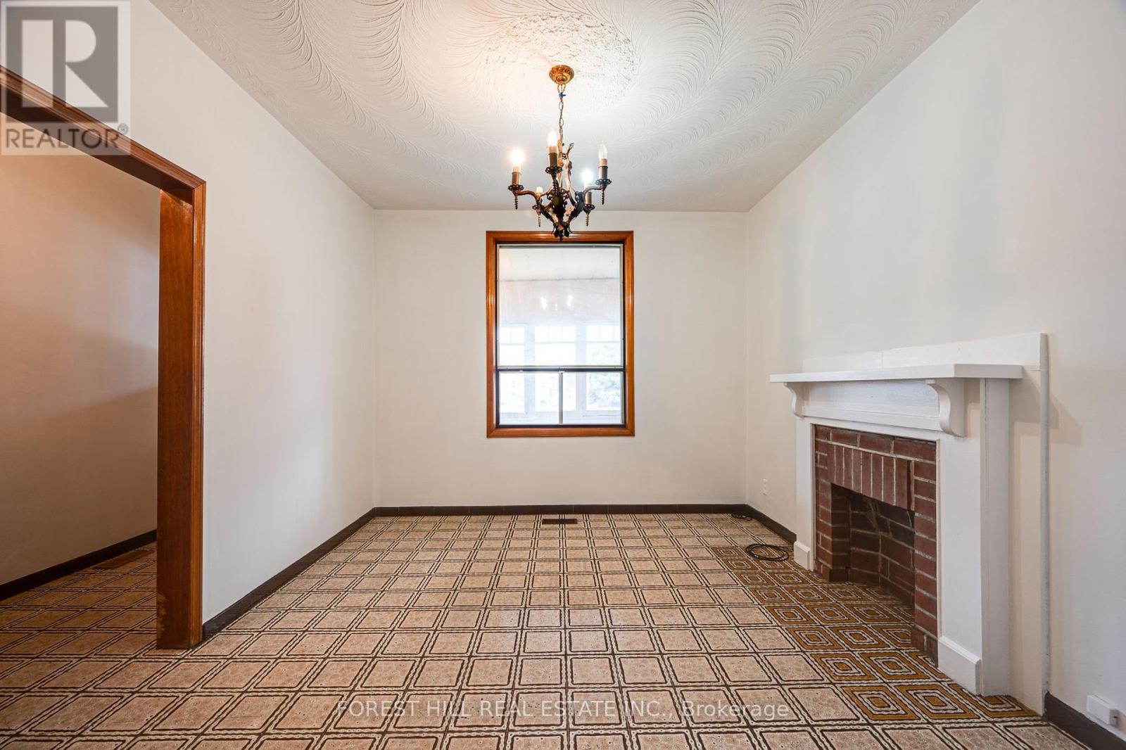33 Hounslow Heath Road, Toronto, Ontario  M6N 1G7 - Photo 6 - W12197431