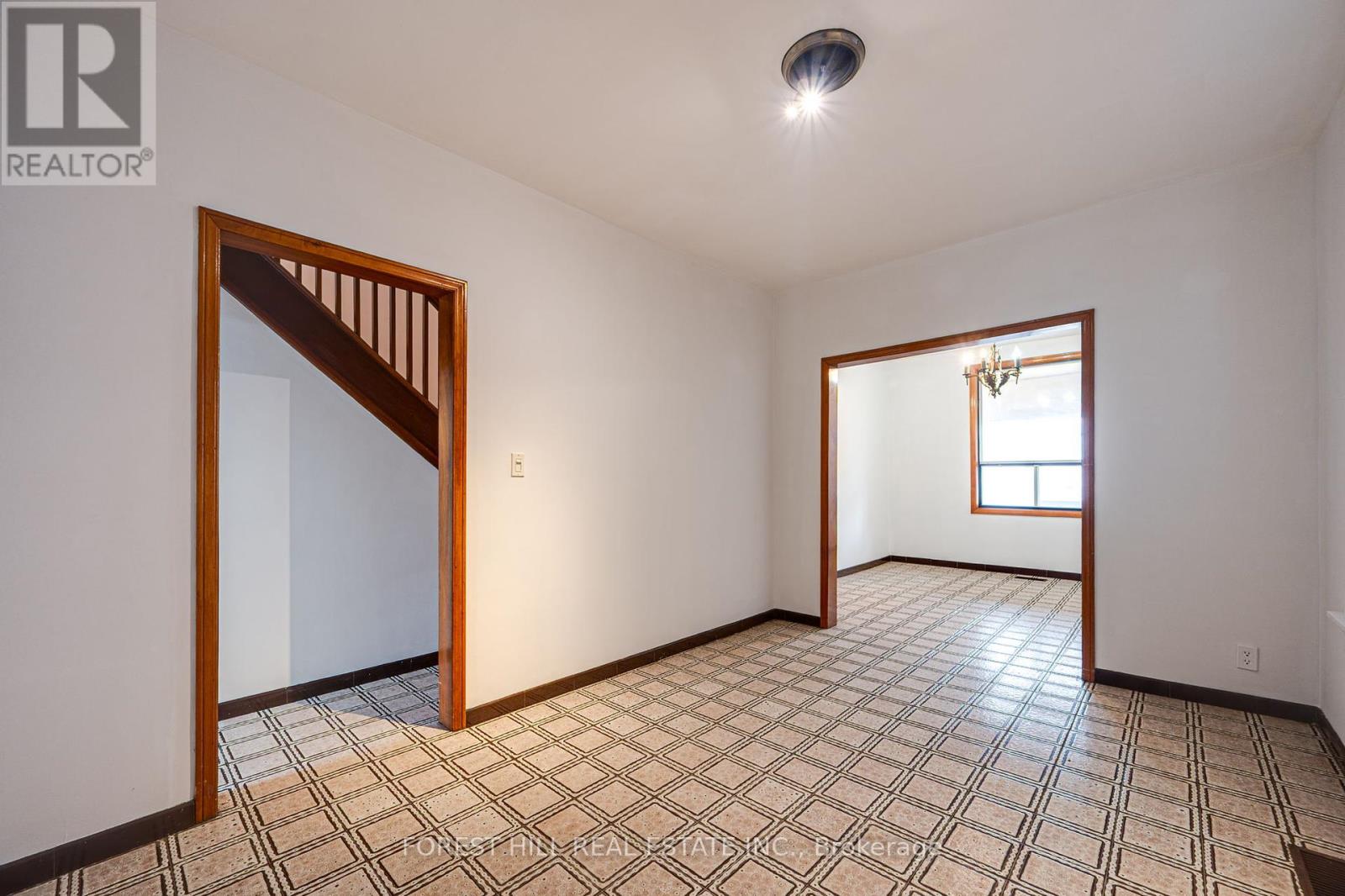 33 Hounslow Heath Road, Toronto, Ontario  M6N 1G7 - Photo 8 - W12197431