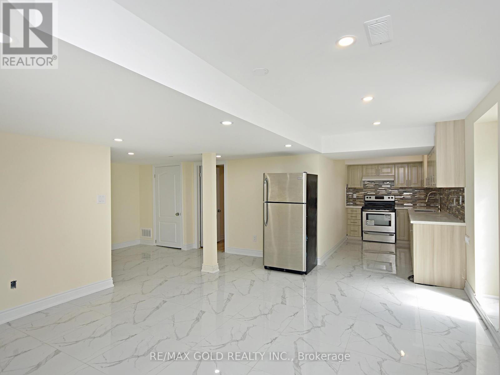 Lower - 110 Banbridge Crescent, Brampton, Ontario  L6X 5M2 - Photo 4 - W12197434