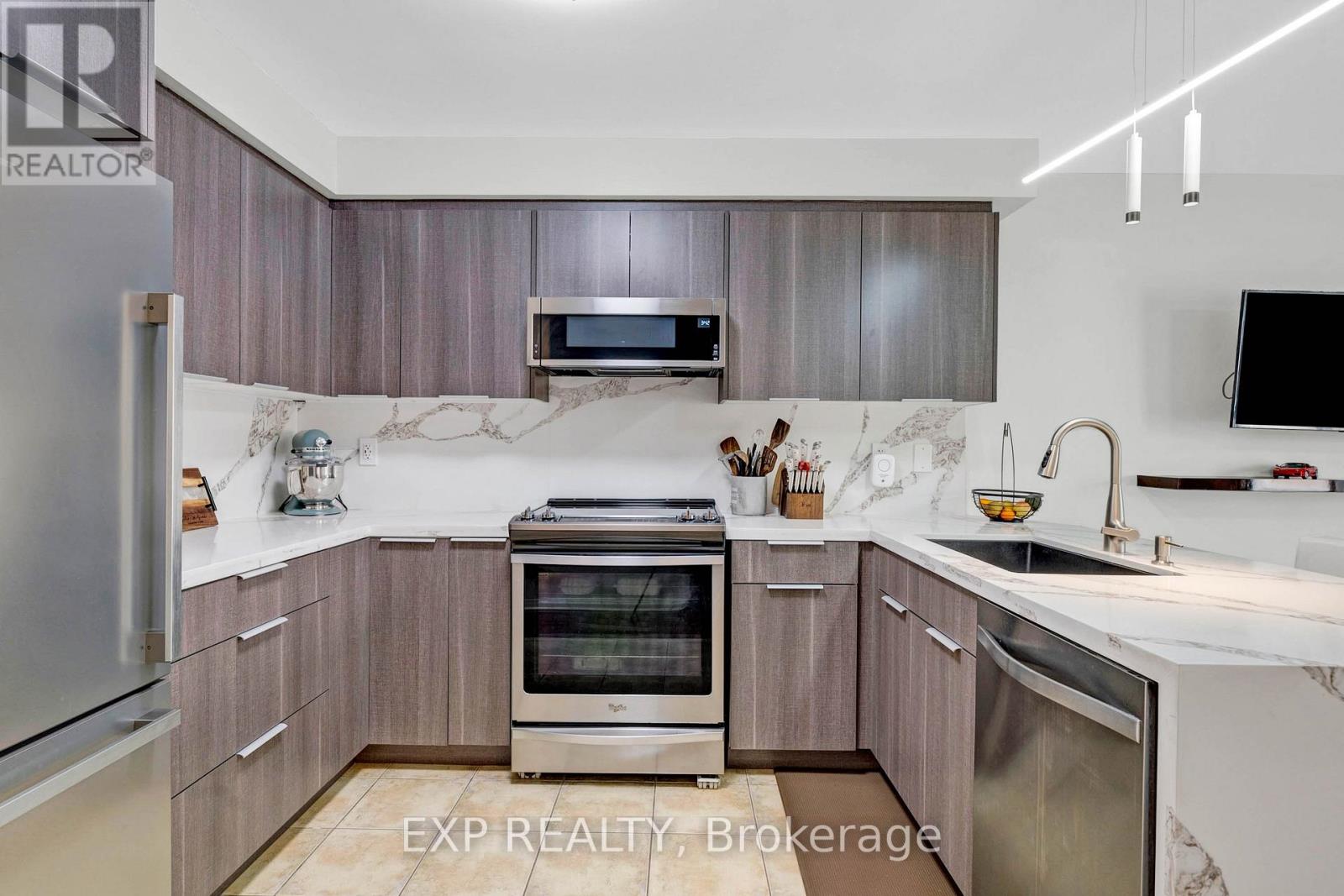 4 Silverbell Court, Brampton (Fletcher's Meadow), Ontario  L7A 3V3 - Photo 12 - W12197451