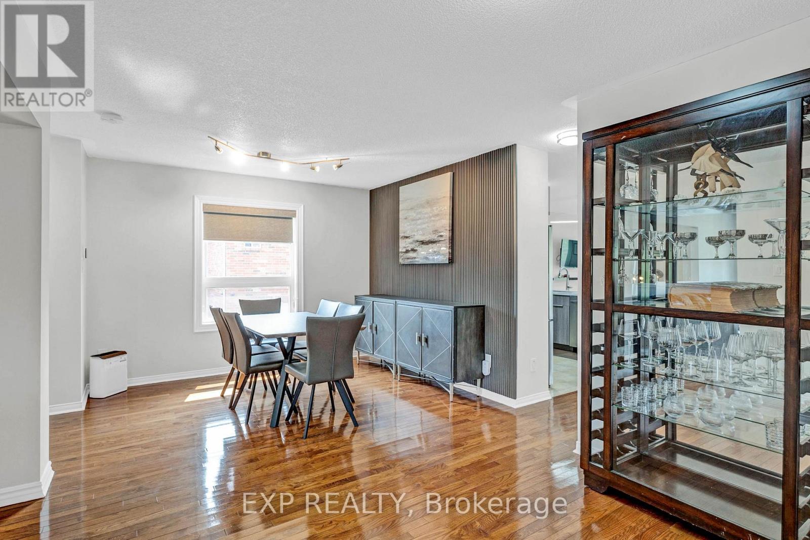 4 Silverbell Court, Brampton, Ontario  L7A 3V3 - Photo 5 - W12197451