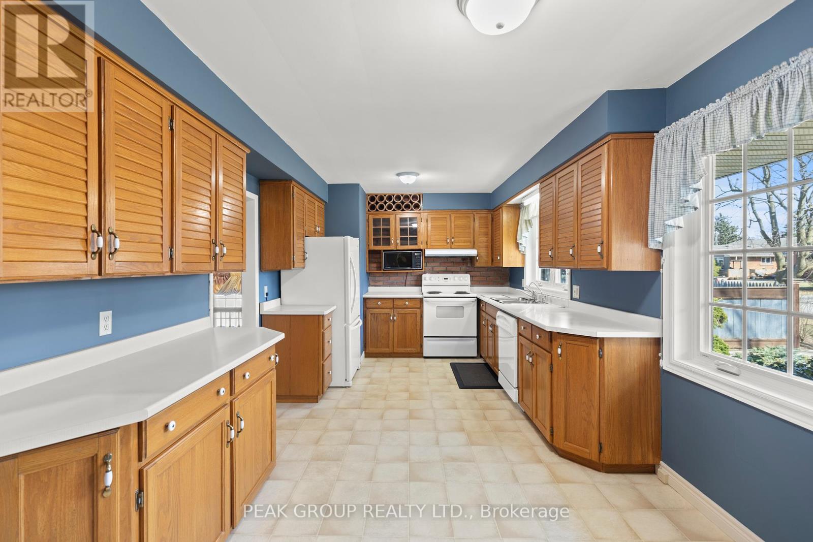 17 Trelawne Drive, St. Catharines, Ontario  L2M 2G6 - Photo 12 - X12197517