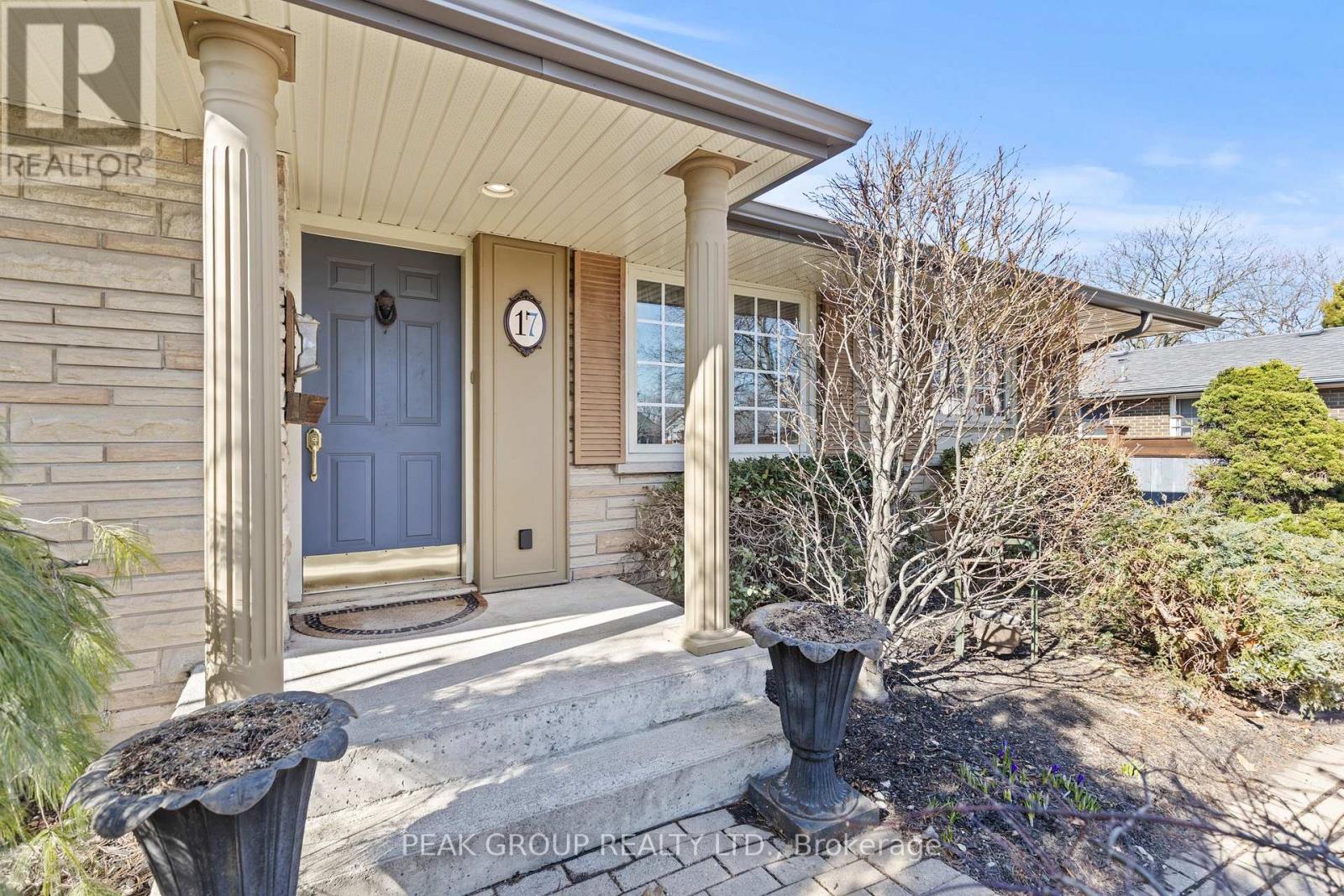 17 Trelawne Drive, St. Catharines, Ontario  L2M 2G6 - Photo 4 - X12197517