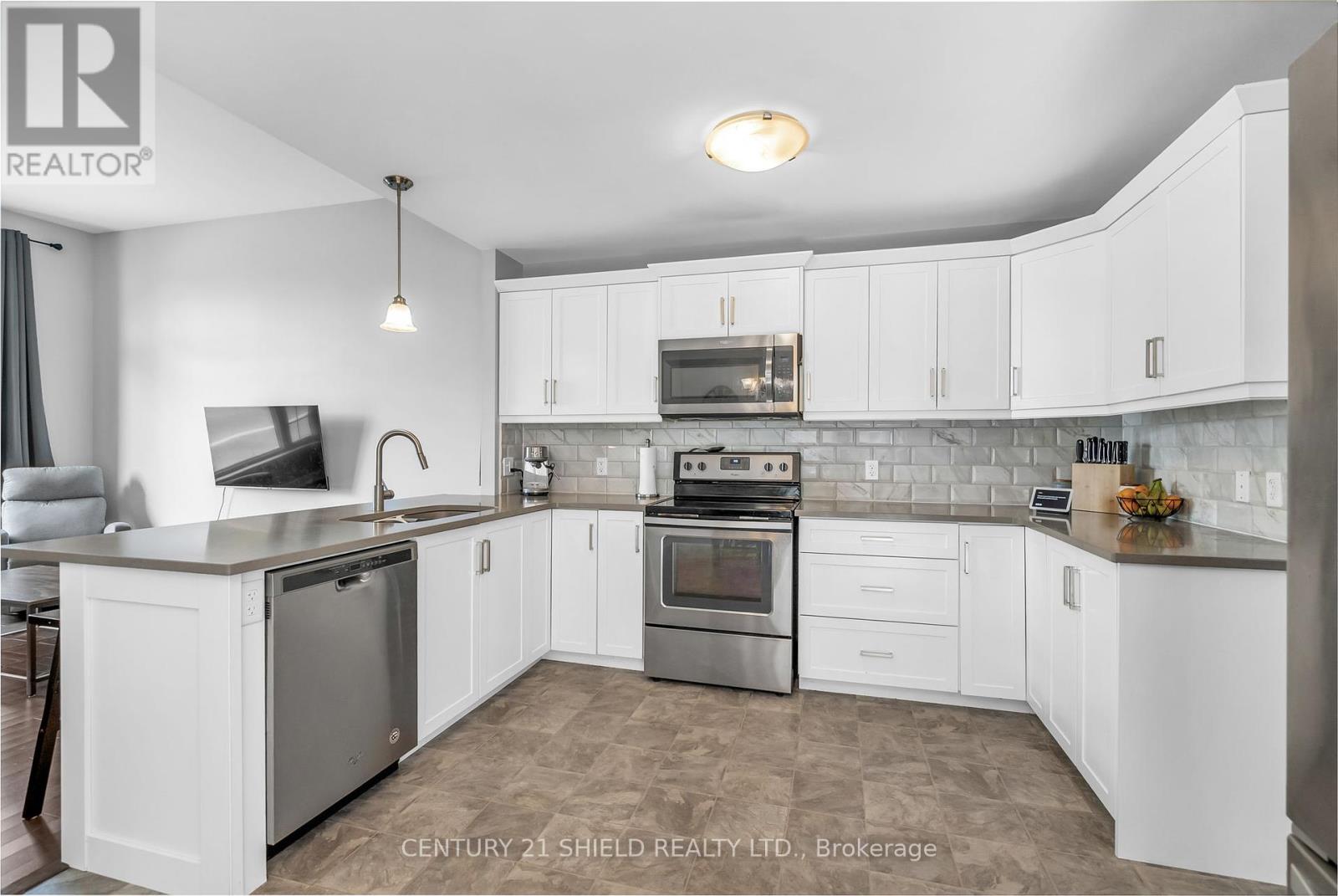 56 Cameron Crescent, Cornwall, Ontario  K6K 0B7 - Photo 12 - X12197540