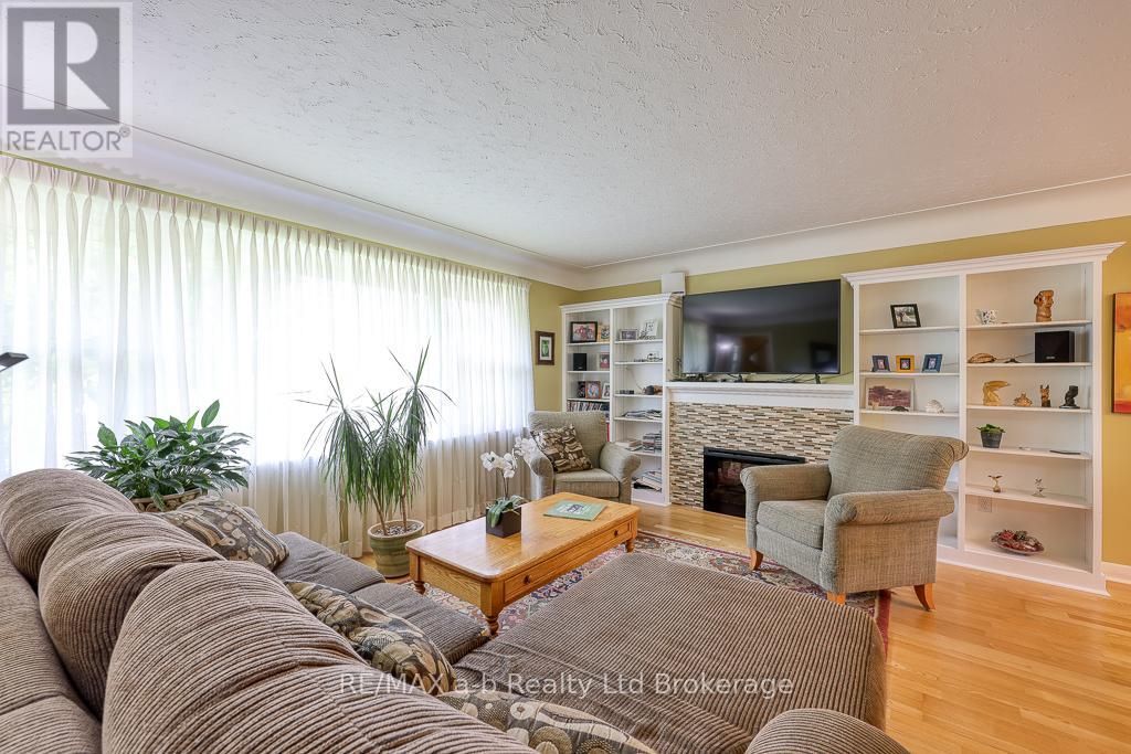 699 Kipps Lane, London East, Ontario N5Y 4R5 - Photo 6 - X12197493