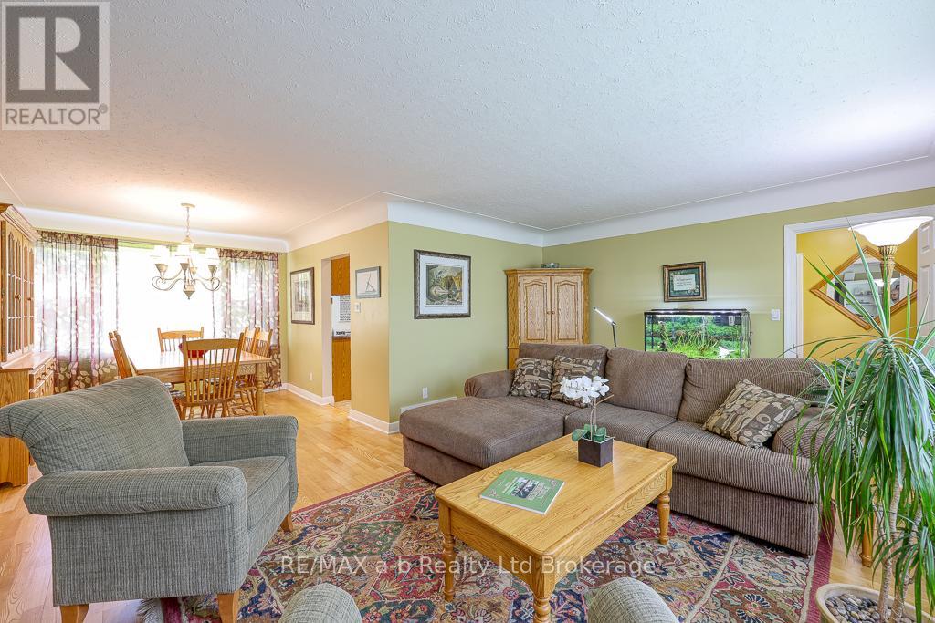 699 Kipps Lane, London East, Ontario  N5Y 4R5 - Photo 8 - X12197493