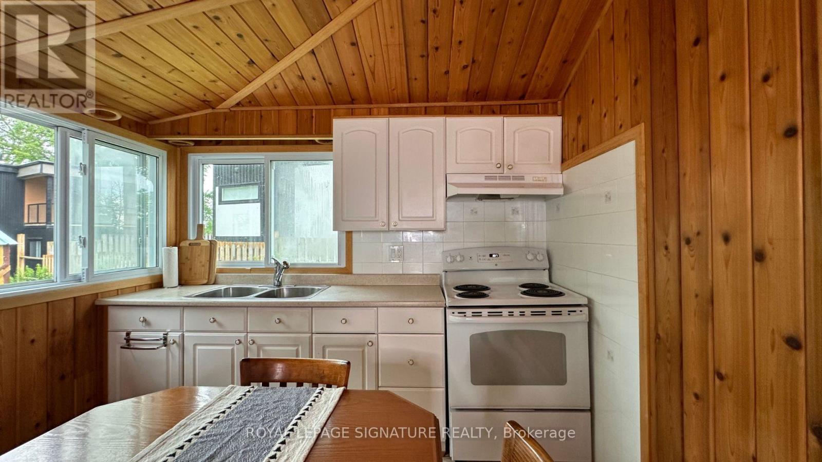 7 Ridge Avenue, Ramara, Ontario  L0K 1B0 - Photo 11 - S12153303