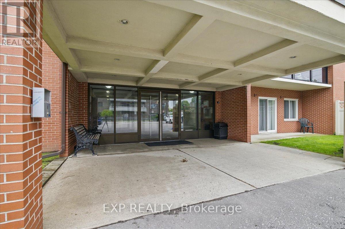 Property at 306 - 131 TAUNTON ROAD E image 2