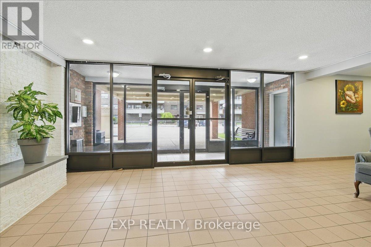 Property at 306 - 131 TAUNTON ROAD E image 3