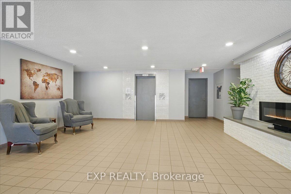 Property at 306 - 131 TAUNTON ROAD E image 4