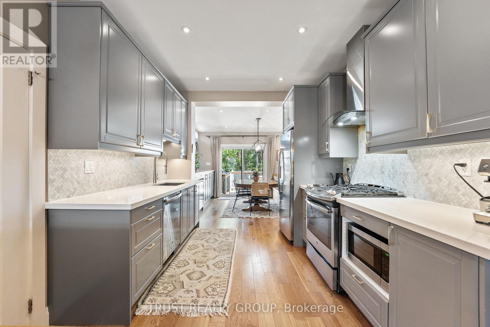 262 QUEENSDALE AVENUE, Toronto, Ontario