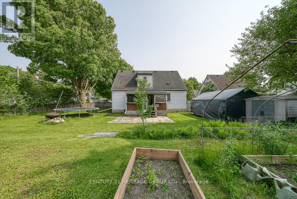 825 Maple Avenue, Woodstock (Woodstock - South), Ontario  N4S 2A5 - Photo 33 - X12197507