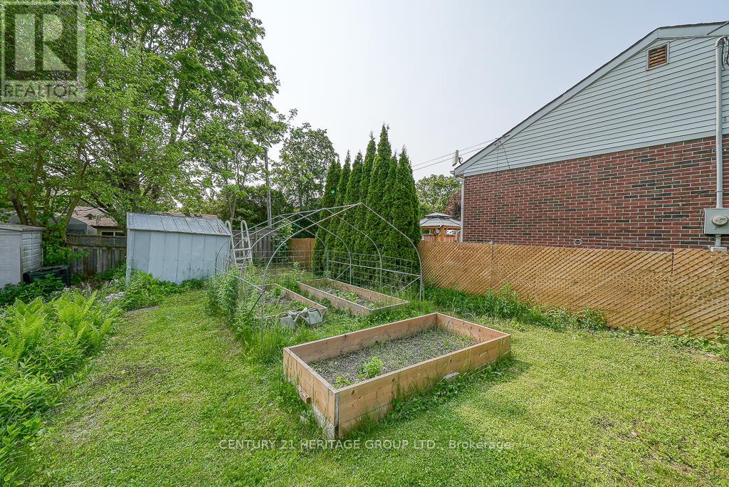 825 Maple Avenue, Woodstock (Woodstock - South), Ontario  N4S 2A5 - Photo 34 - X12197507
