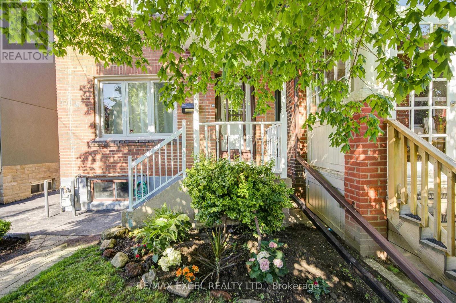 523 Delaware Avenue, Toronto, Ontario  M6H 2V3 - Photo 3 - C12197553