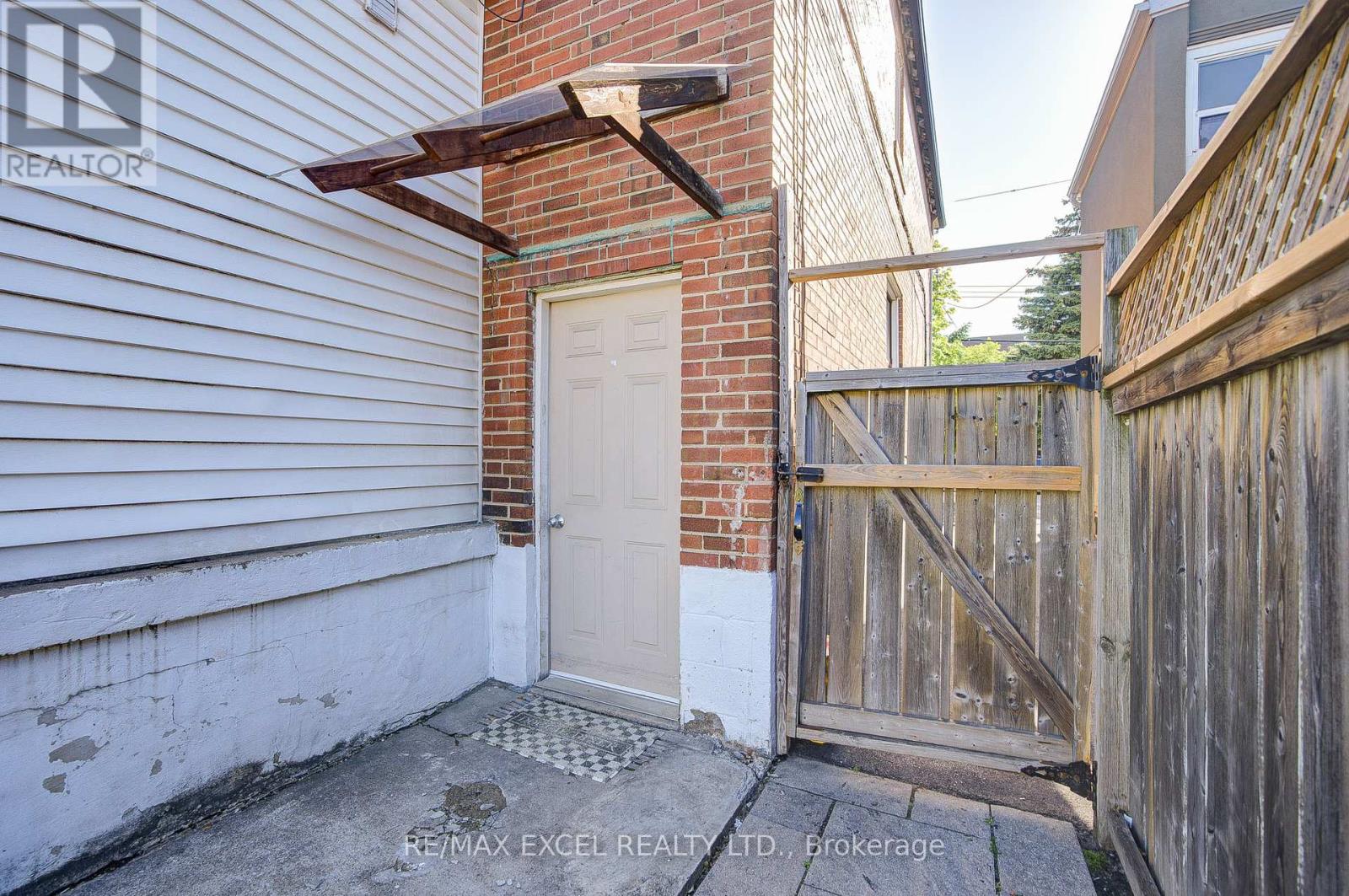 523 Delaware Avenue, Toronto, Ontario  M6H 2V3 - Photo 38 - C12197553