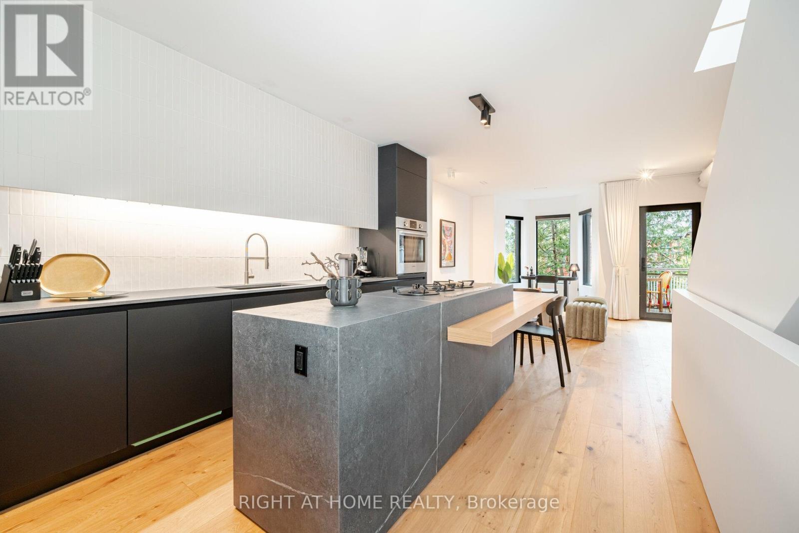 259 LISGAR STREET, toronto (little portugal), Ontario