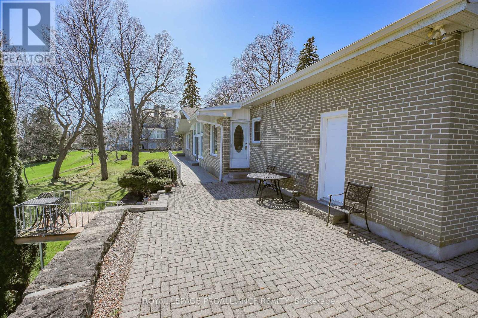 3 East Fulford Place, Brockville, Ontario  K6V 2Z9 - Photo 30 - X12132782