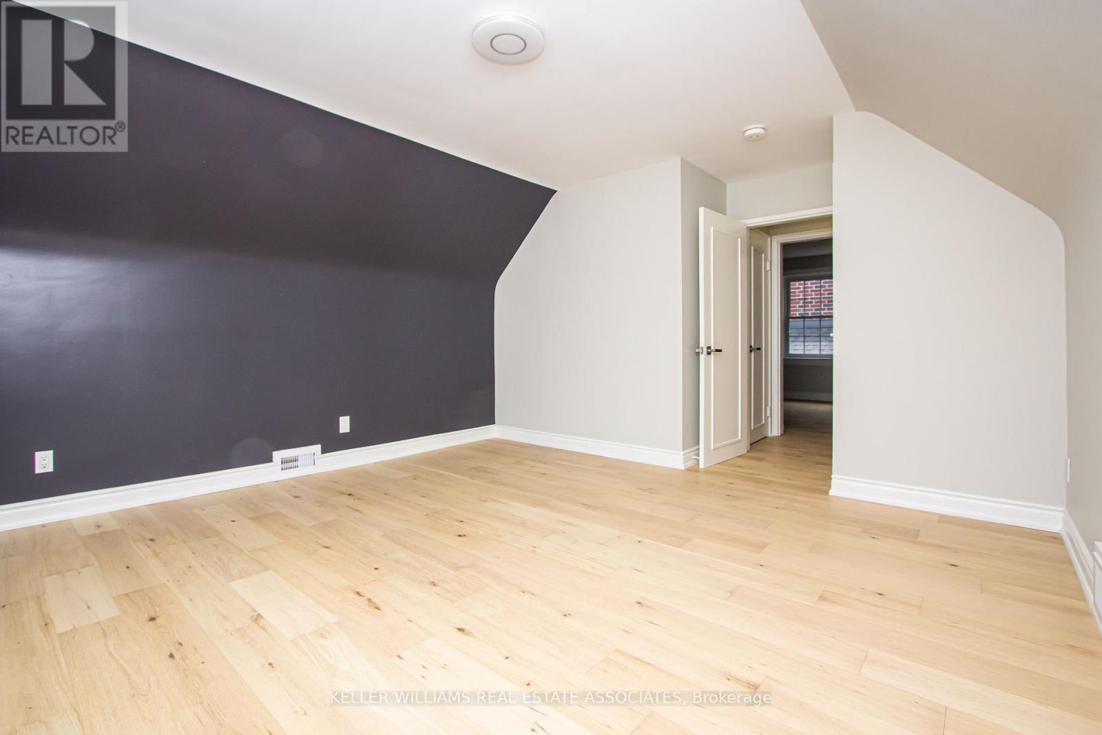 Upper Level - 1375 Applewood Road, Mississauga, Ontario  L5E 2L9 - Photo 9 - W12194283