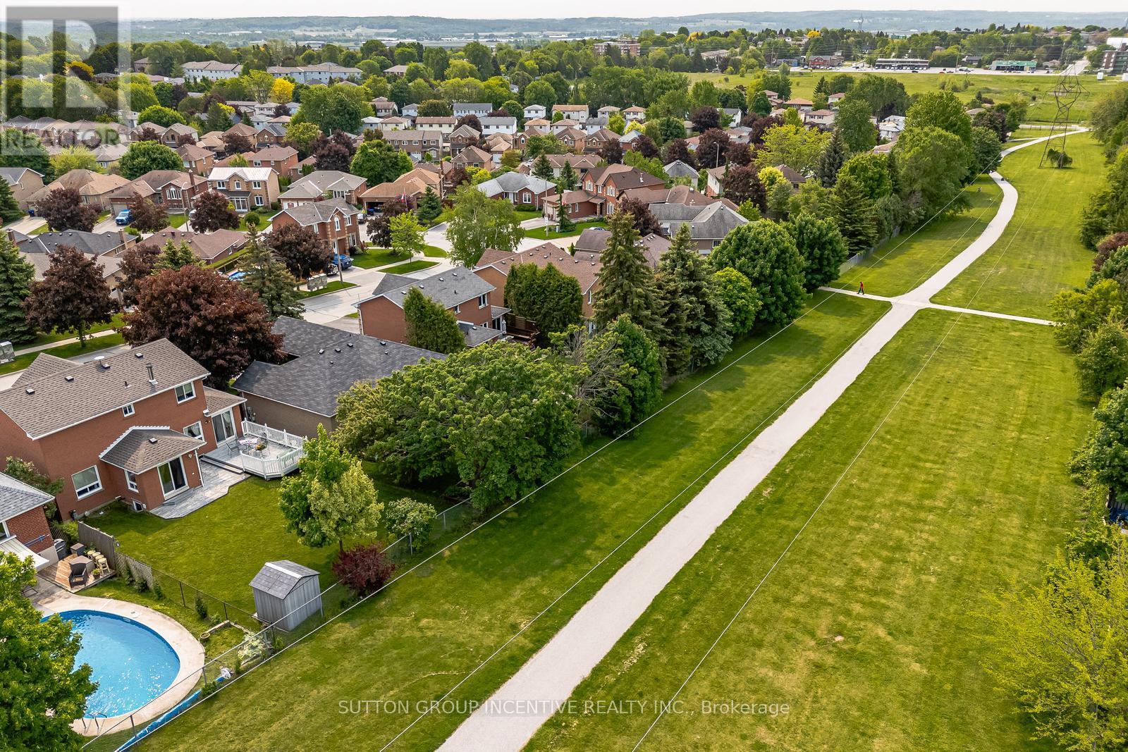 47 Mills Court, Bradford West Gwillimbury, Ontario  L3Z 2Y2 - Photo 4 - N12197547