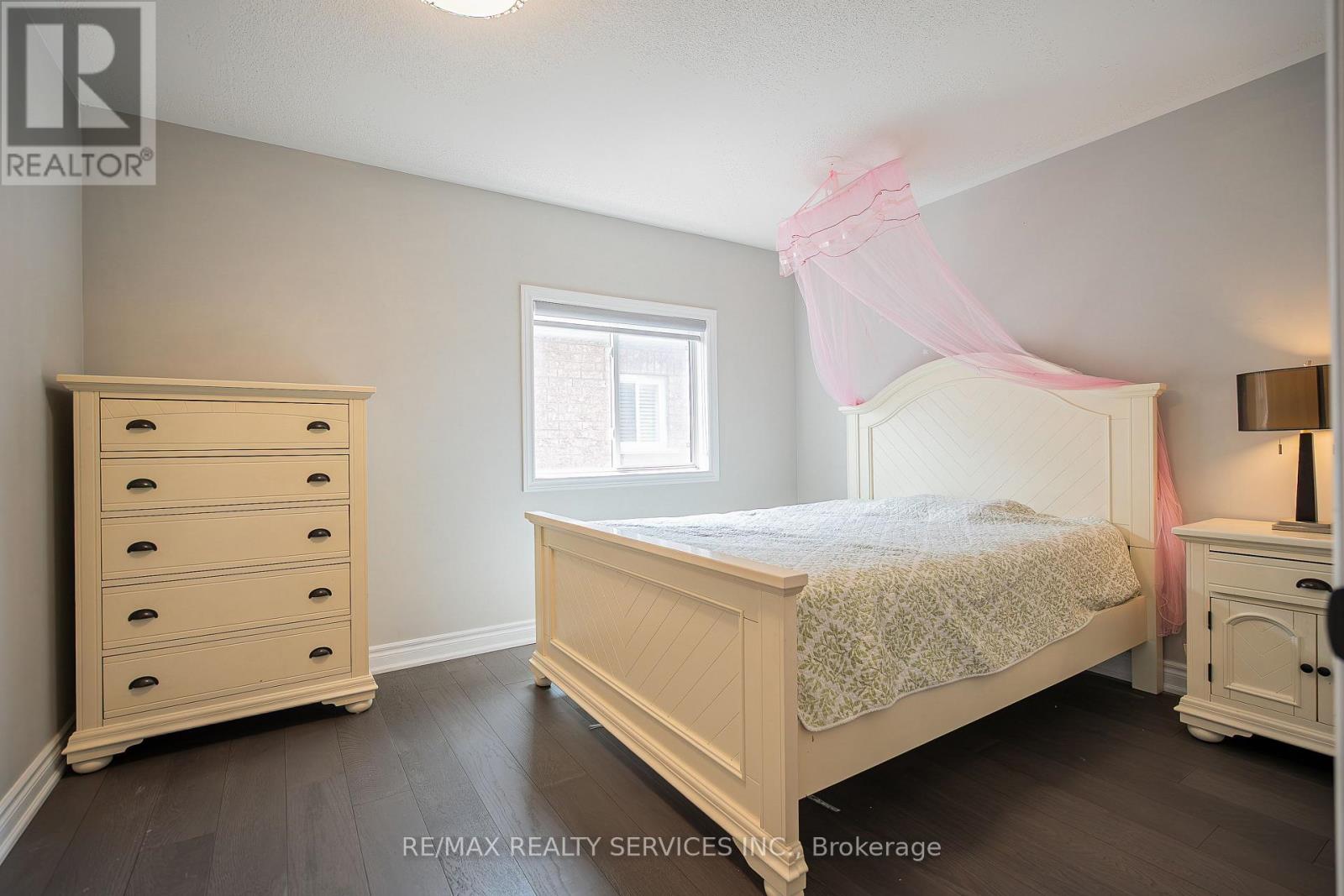 2020 Quinte Street, Burlington, Ontario  L7L 7B6 - Photo 22 - W12197569