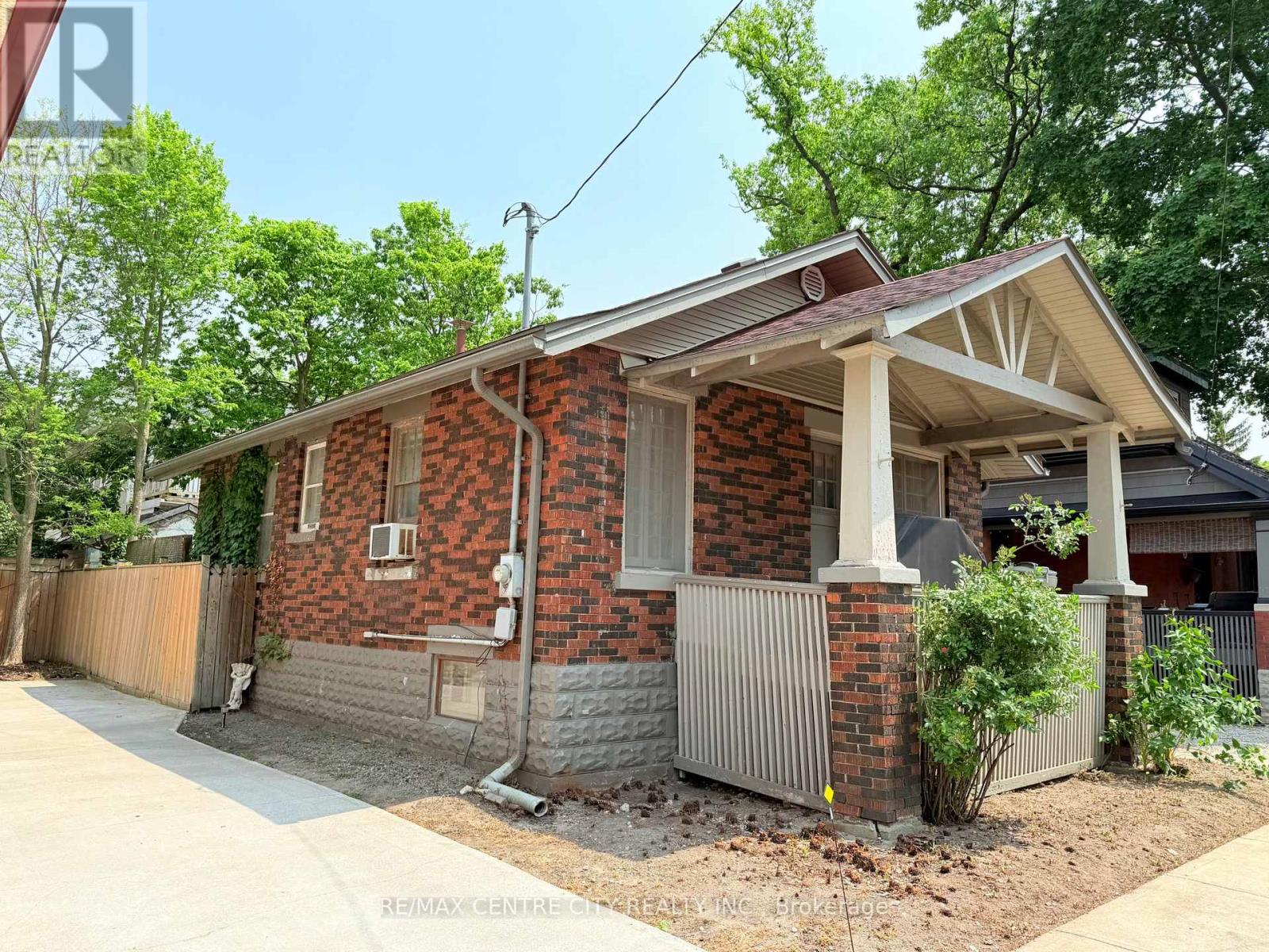 18 Mackinnon Place, London South, Ontario  N6C 3K6 - Photo 3 - X12197599