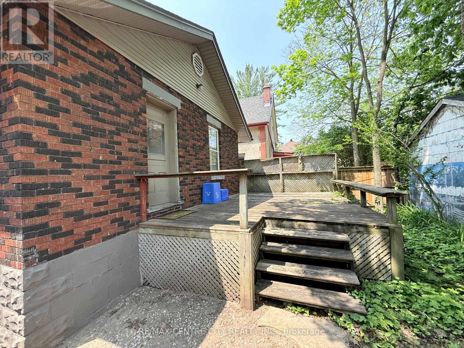 18 Mackinnon Place, London South, Ontario  N6C 3K6 - Photo 4 - X12197599