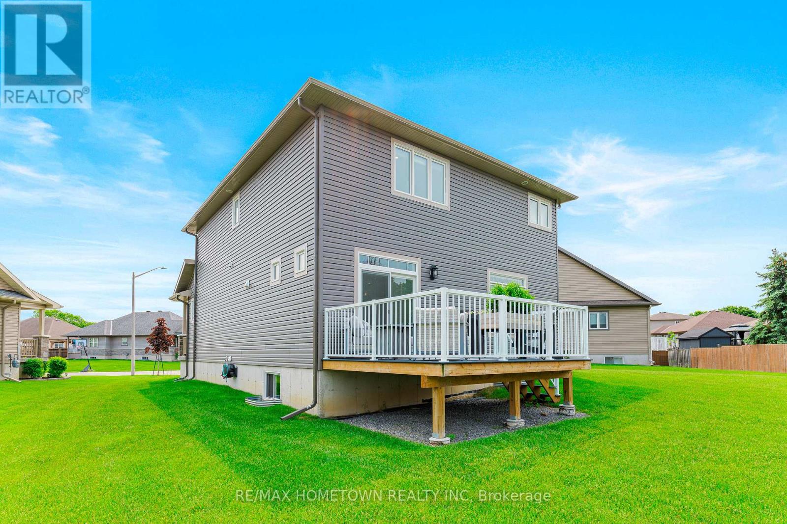 Property at 138 WILDWOOD CRESCENT image 2