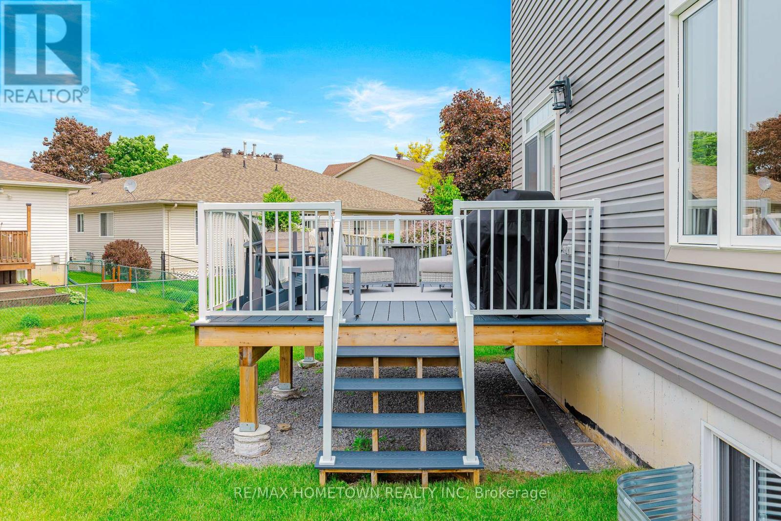 Property at 138 WILDWOOD CRESCENT image 4