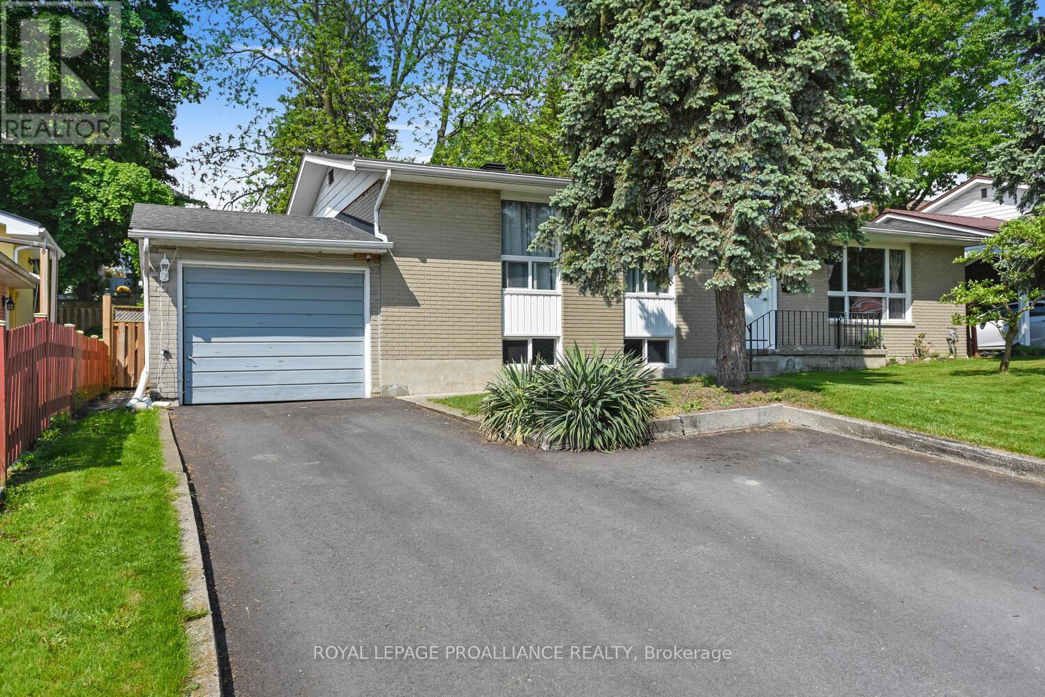 18 Convay Crescent, Brockville, Ontario  K6V 5A1 - Photo 1 - X12197657