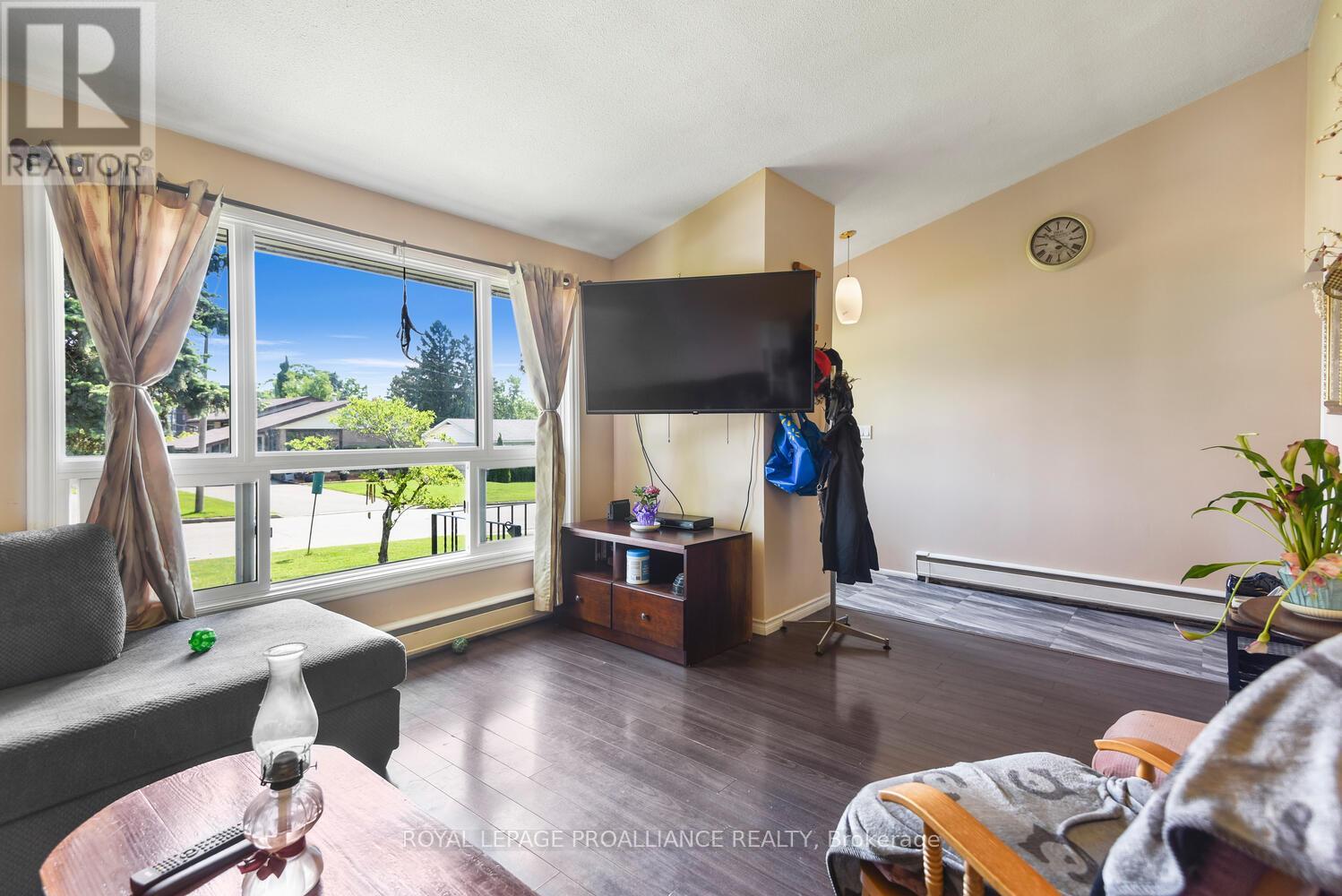 18 Convay Crescent, Brockville, Ontario  K6V 5A1 - Photo 8 - X12197657