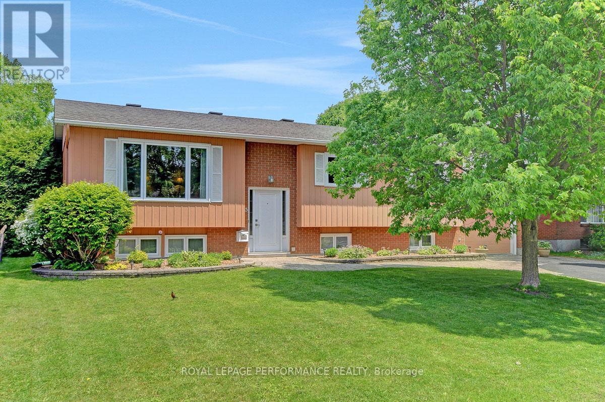 5 Veronica Place, Ottawa, Ontario  K2H 8M3 - Photo 1 - X12197673