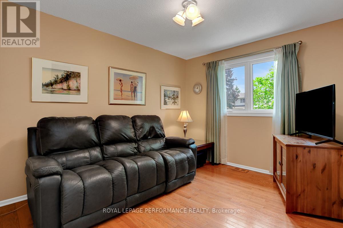 5 Veronica Place, Ottawa, Ontario  K2H 8M3 - Photo 11 - X12197673