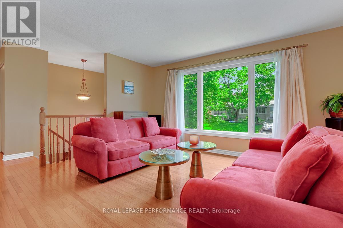 5 Veronica Place, Ottawa, Ontario  K2H 8M3 - Photo 2 - X12197673