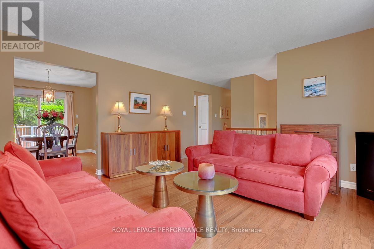 5 Veronica Place, Ottawa, Ontario  K2H 8M3 - Photo 3 - X12197673
