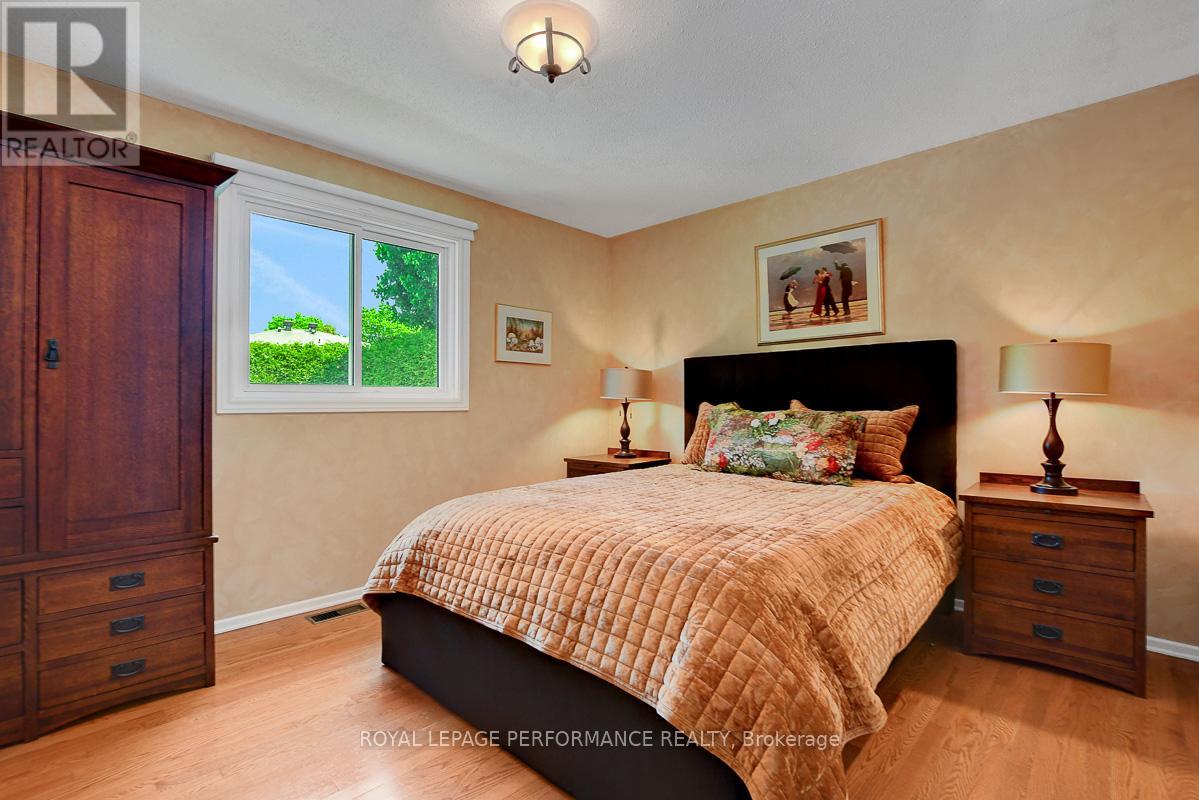 5 Veronica Place, Ottawa, Ontario  K2H 8M3 - Photo 8 - X12197673