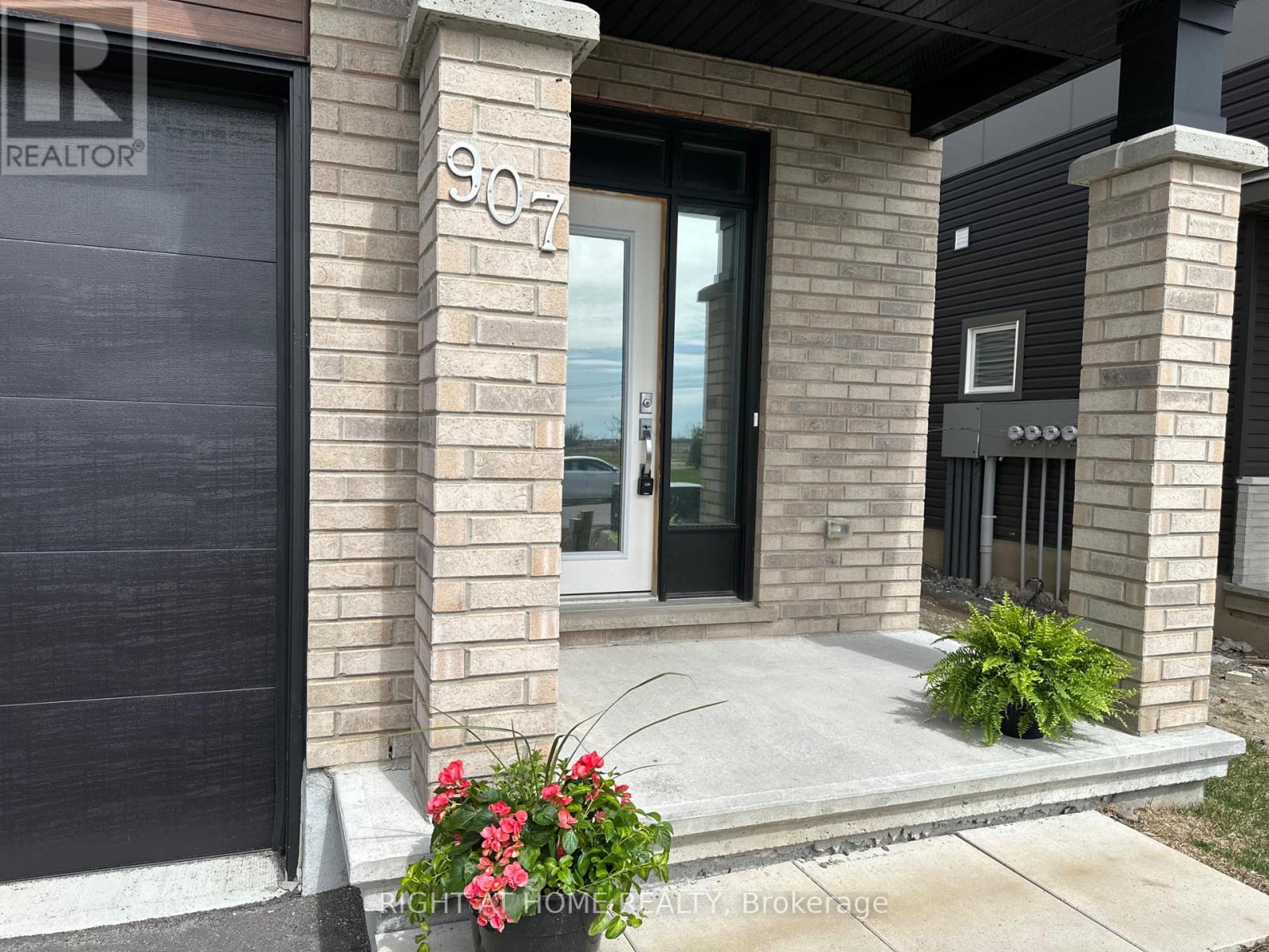 907 Orvieto Way, Ottawa, Ontario  K2S 2L1 - Photo 3 - X12101183