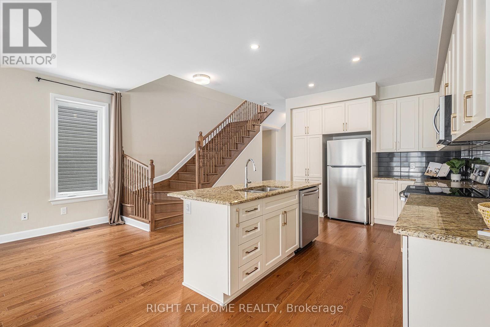 907 Orvieto Way, Ottawa, Ontario  K2S 2L1 - Photo 8 - X12101183