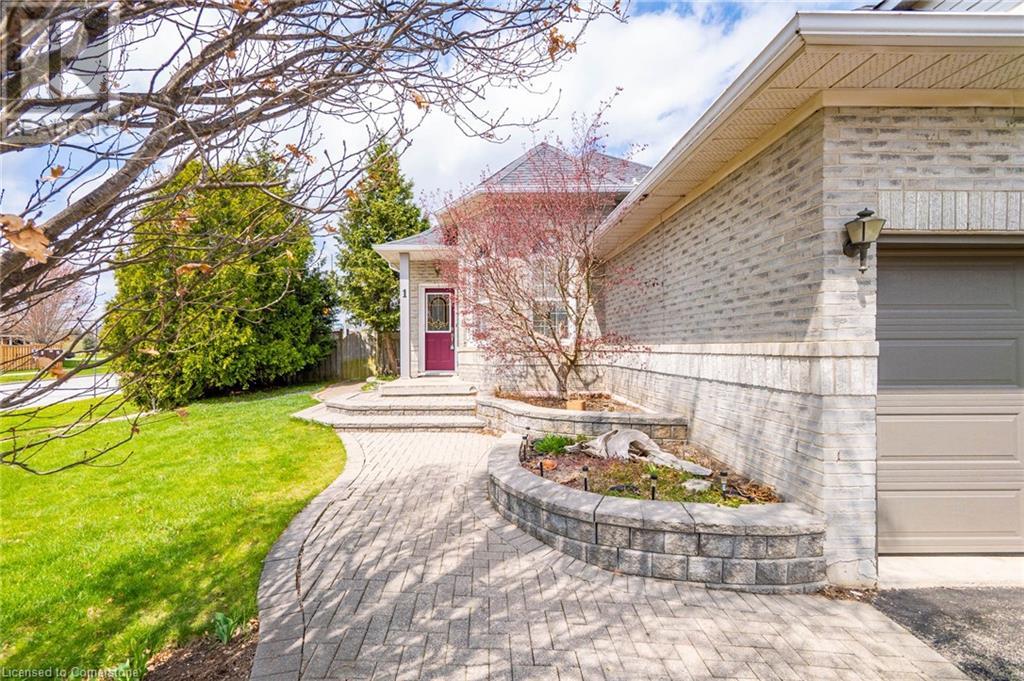 1 Strathroy Crescent, Waterdown, Ontario  L8B 0N5 - Photo 4 - 40724275