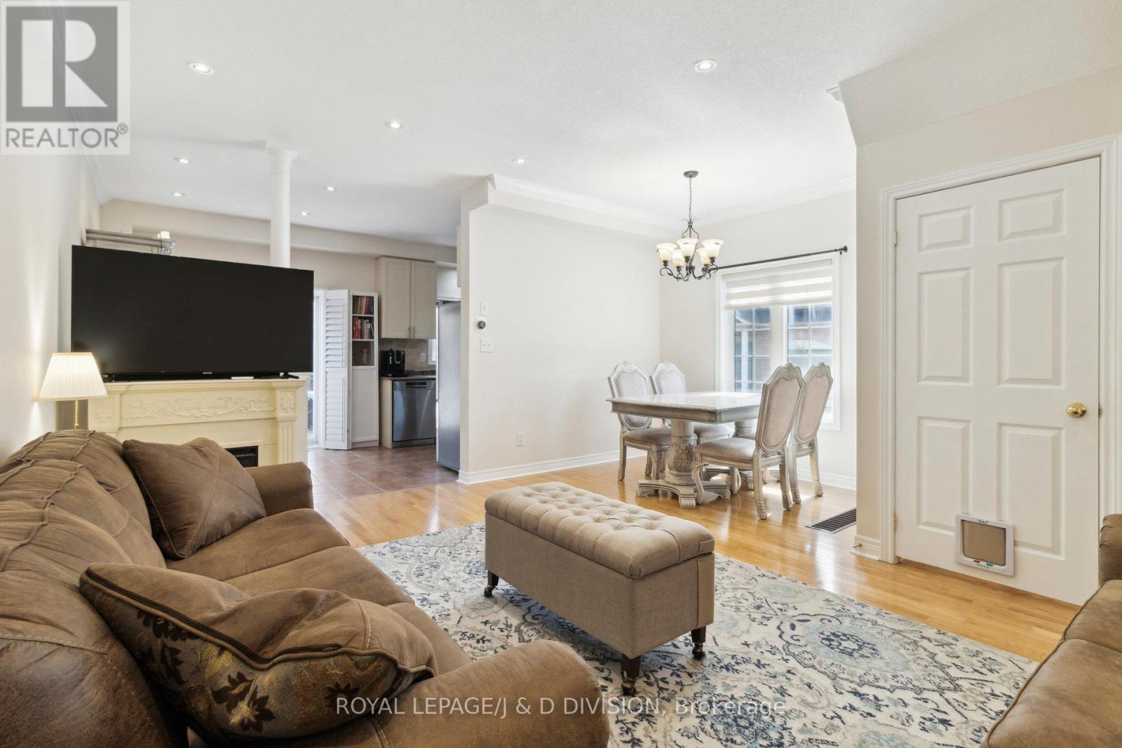 187 Tom Taylor Crescent, Newmarket, Ontario  L3X 3E9 - Photo 5 - N12197655