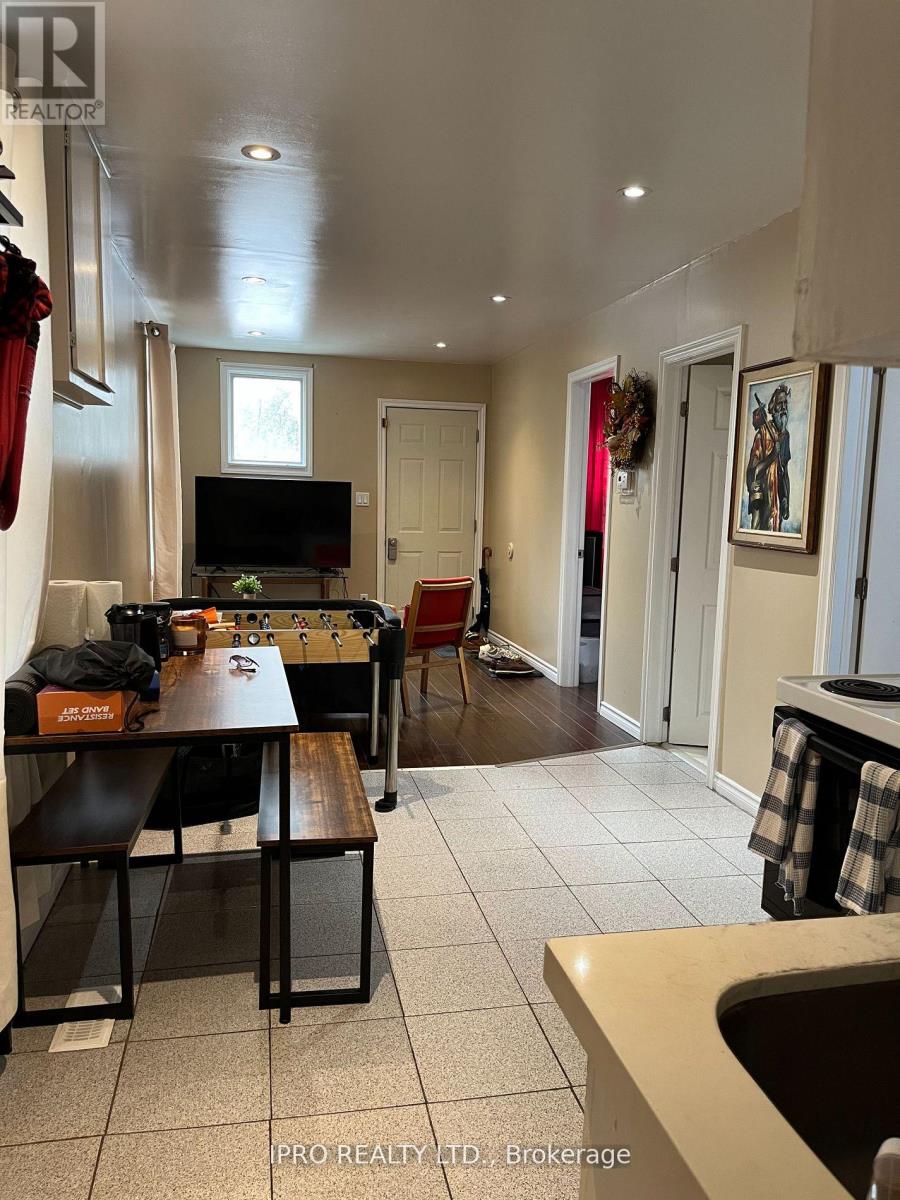 367 Kipling Avenue, Toronto (New Toronto), Ontario  M8V 3K8 - Photo 2 - W12197589