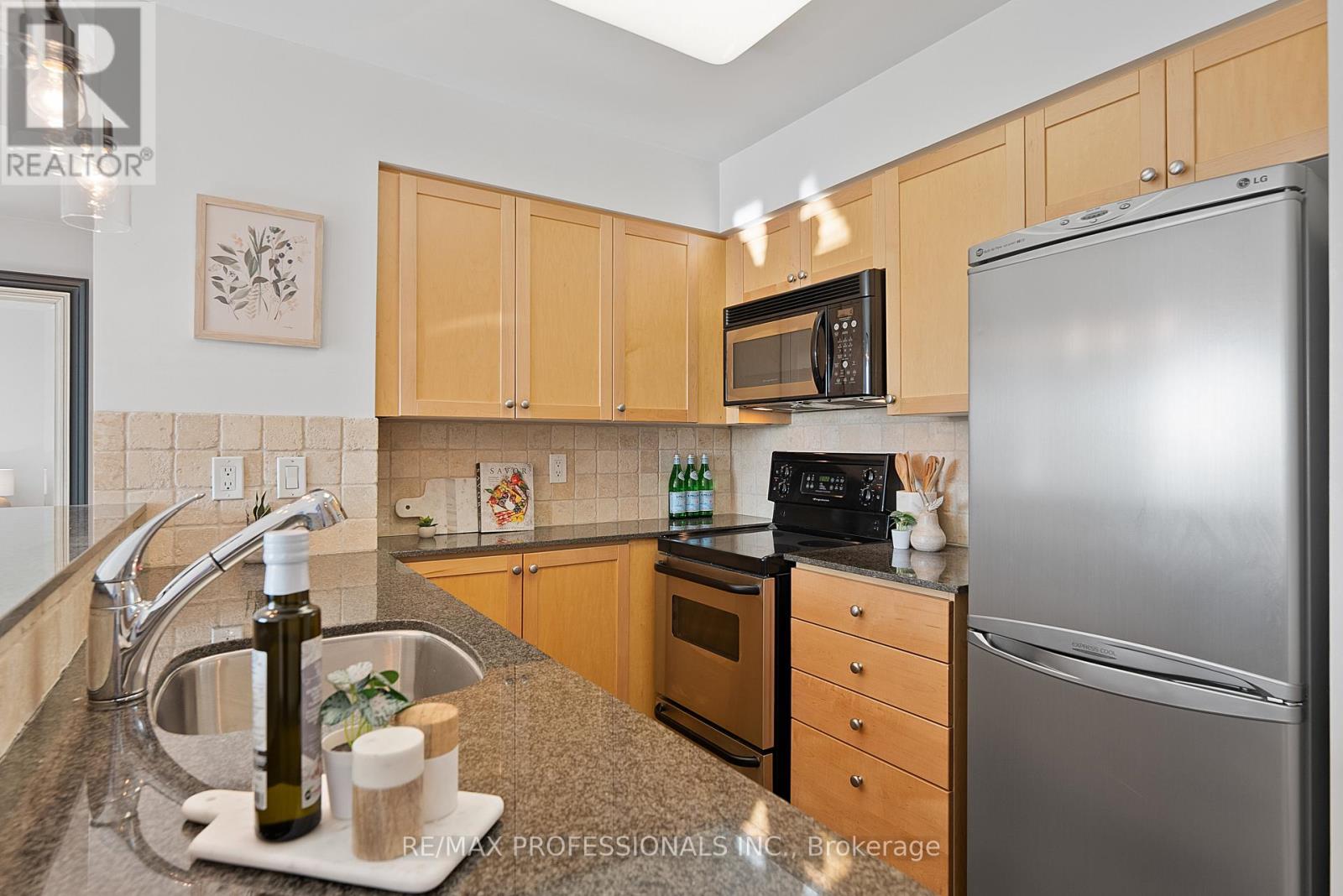 1004 - 2121 Lake Shore Boulevard W, Toronto, Ontario  M8V 2E9 - Photo 6 - W12197592