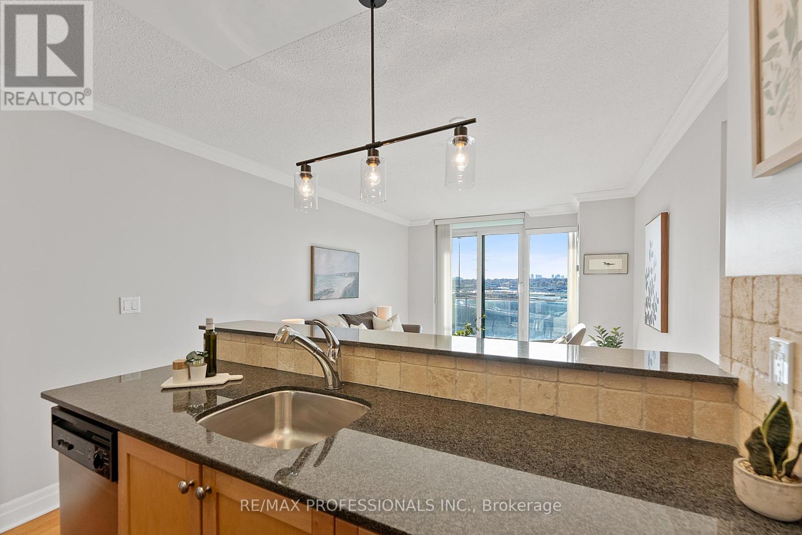 1004 - 2121 Lake Shore Boulevard W, Toronto, Ontario  M8V 2E9 - Photo 8 - W12197592