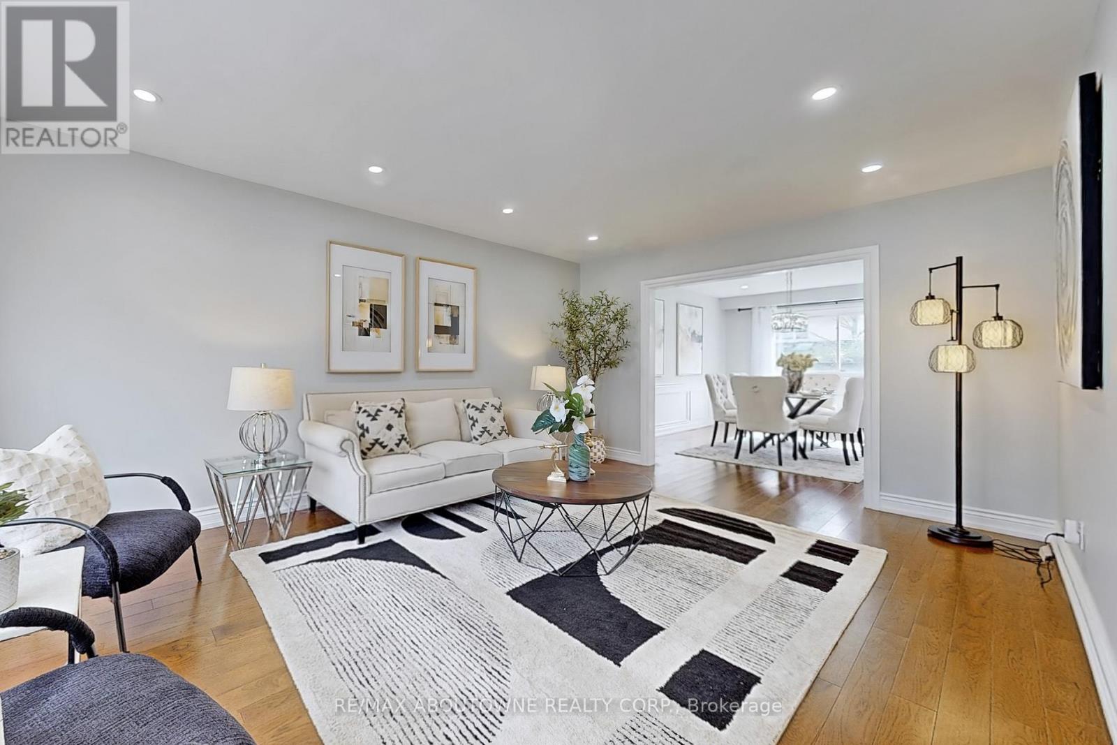 2362 Canso Road, Oakville, Ontario  L6J 5W6 - Photo 6 - W12197643