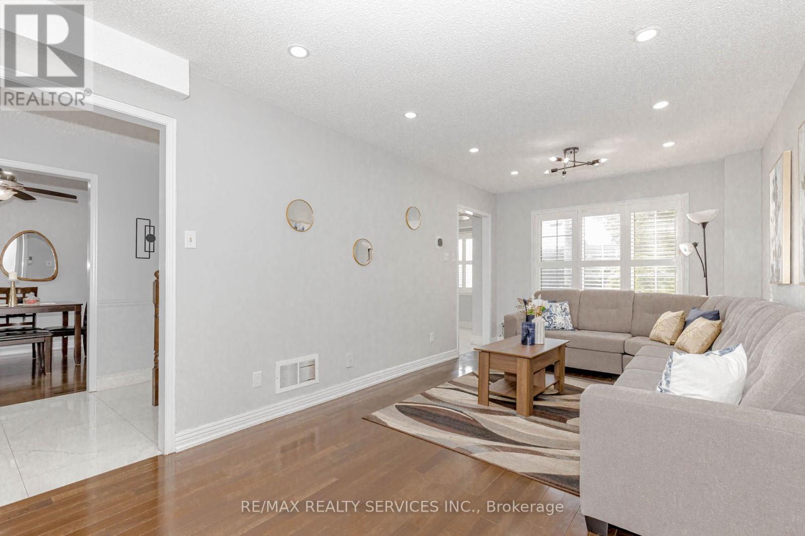 1135 Bellarosa Lane, Mississauga (East Credit), Ontario  L5V 1L3 - Photo 7 - W12197665