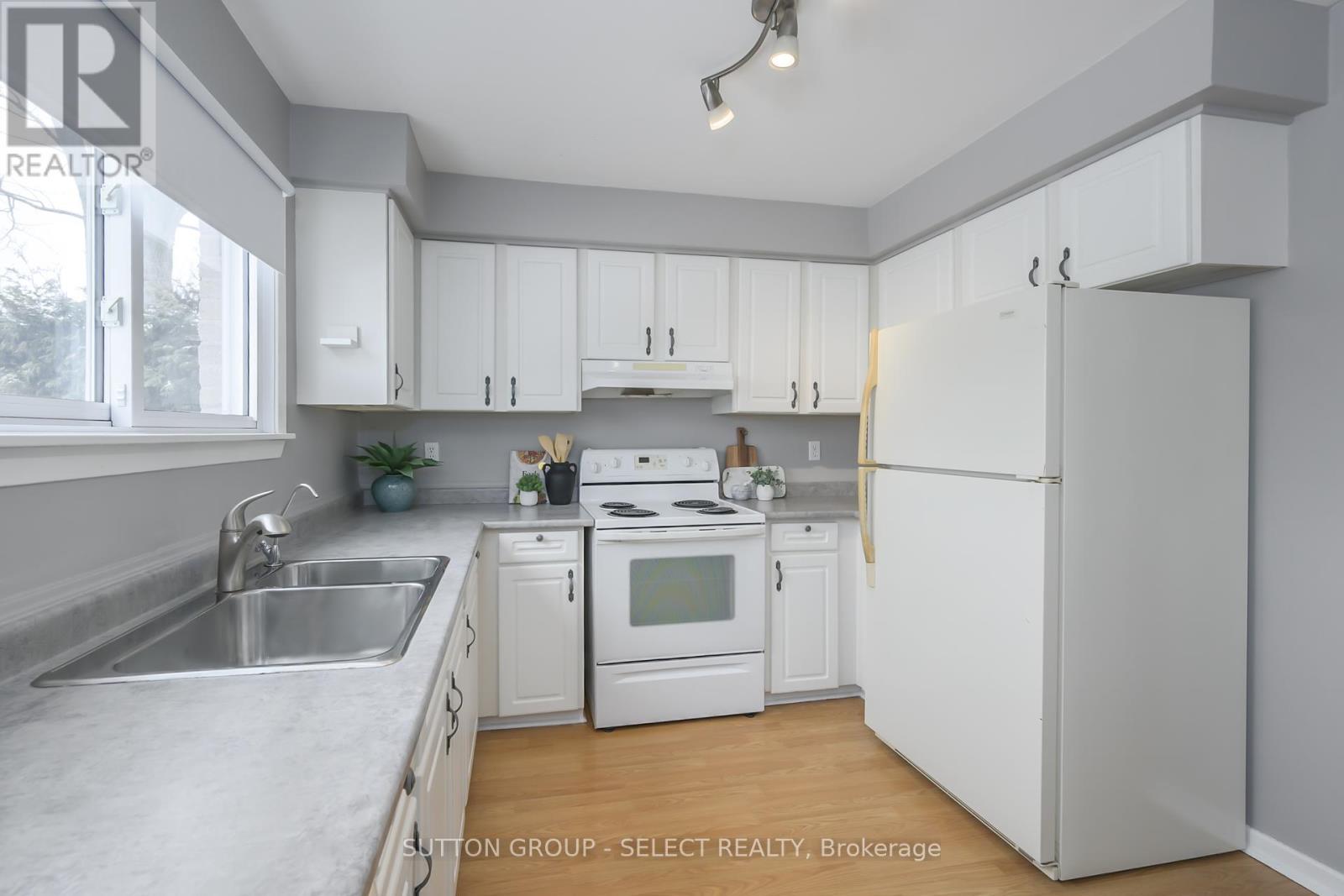 64 Edmunds Crescent, London South, Ontario  N5Z 4J2 - Photo 16 - X12197683