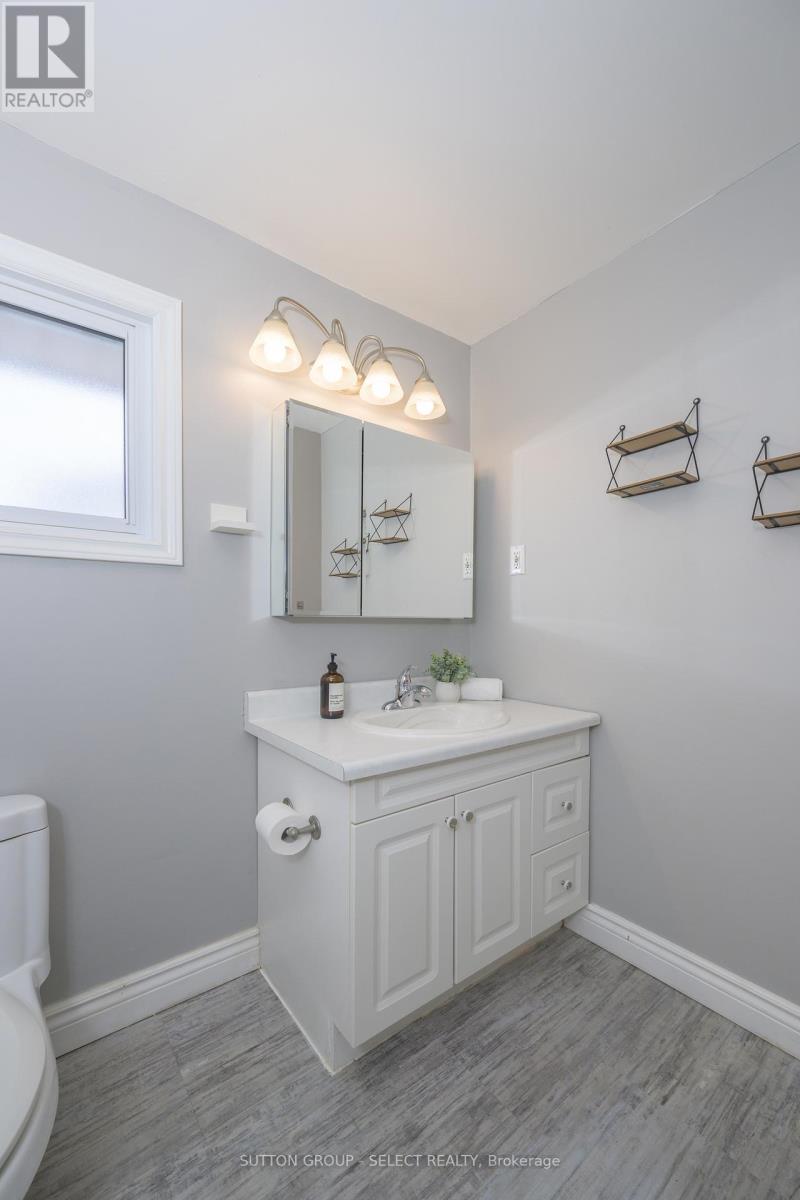 64 Edmunds Crescent, London South (South T), Ontario  N5Z 4J2 - Photo 24 - X12197683