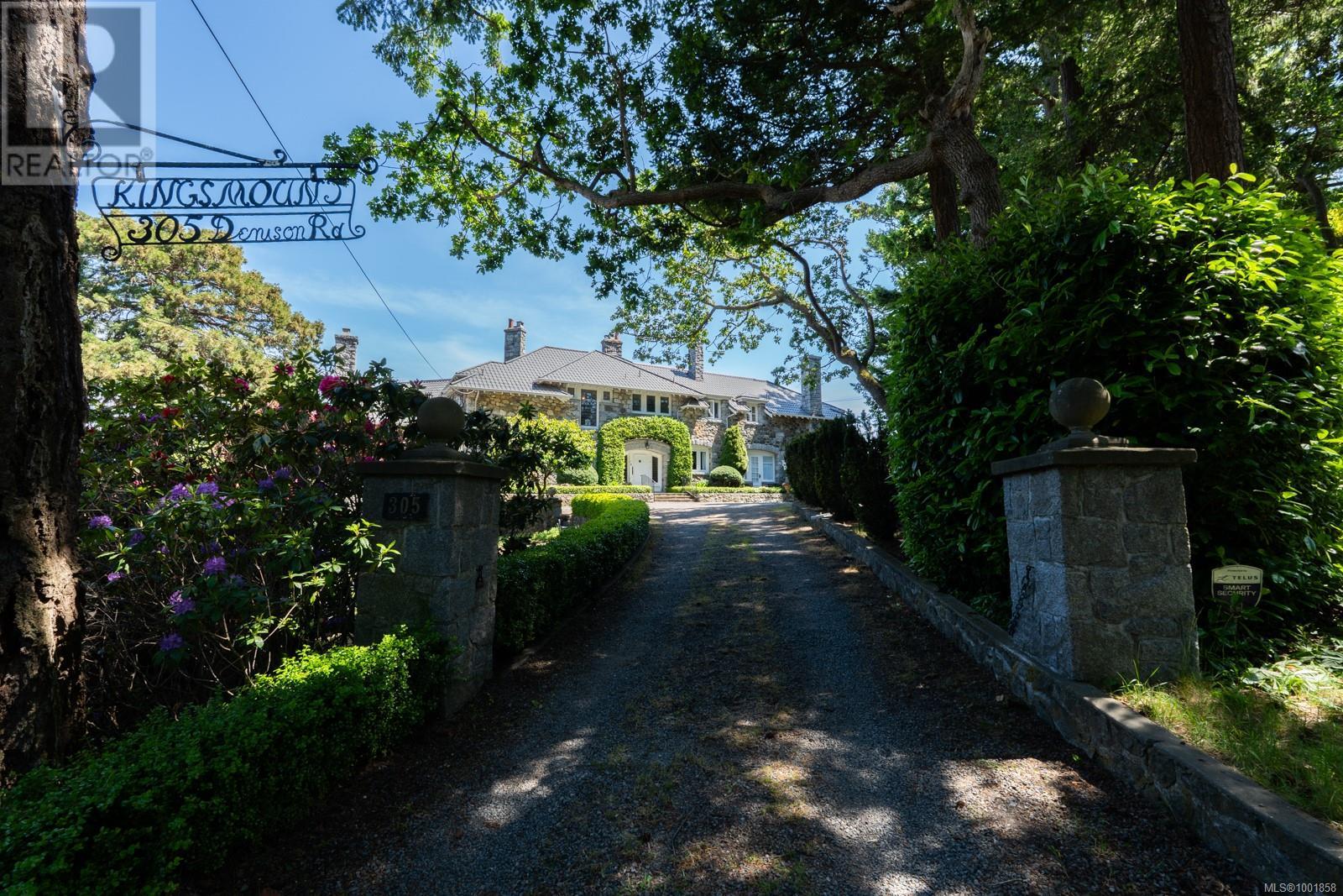 305 Denison Rd, Oak Bay, British Columbia  V8S 4K2 - Photo 32 - 1001858